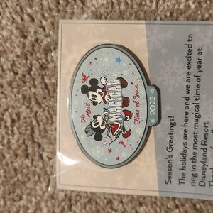 Disney Cast Exclusive Family Holiday Pin 2022 The Most Magical Time of the Year